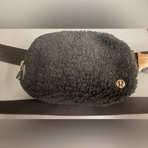Lululemon Belt Bag Fleece 1L GUC